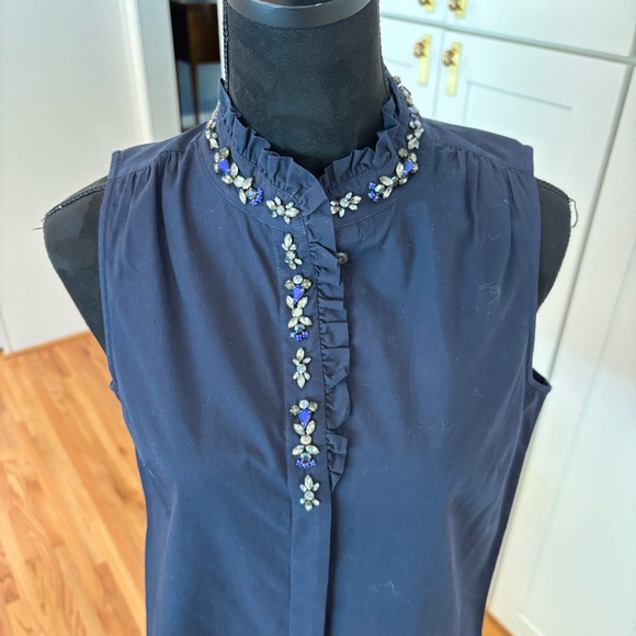 💎 J.Crew Ruffle-Collar Sleeveless Button-Down Shirt – Navy (Size 4) 💎 - Picture 2 of 10